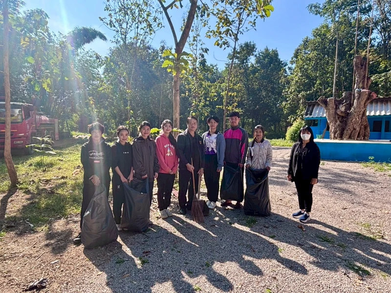ร่วมกันทำความสะอาดบริเวณวัดบ้านแม่ฮวก หมูที่ 3