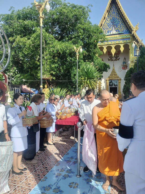 ร่วมพิธีเจริญพระพุทธมนต์และทำบุญตักบาตรถวายพระกุศล เนื่องในโอกาสฉลองพระชนมายุ 99 พรรษา สมเด็จพระอริยวงศาคตญาณ สมเด็จพระสังฆราช สกลมหาสังฆปริณายก